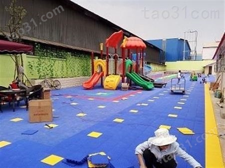 云南悬浮地垫地板 幼儿园室外拼接蓝球场 羽毛球场防滑胶垫 学校塑料地垫防水