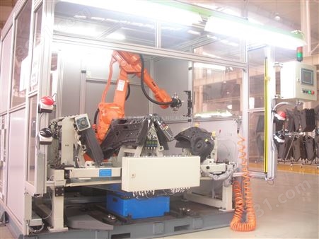 新力光木头打螺丝工业机器人的精度和速度